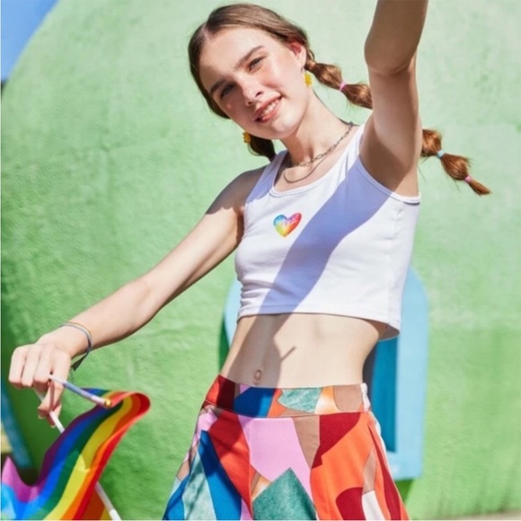 NWT Rainbow tie dye heart white crop top crew neck - Picture 3 of 7